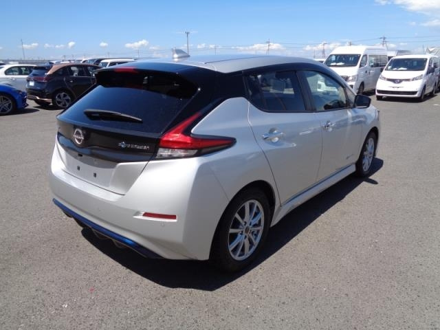 NISSAN LEAF 2022
