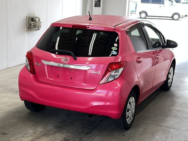 TOYOTA VITZ 2013