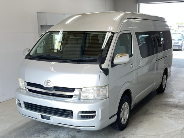 TOYOTA HIACE 2010