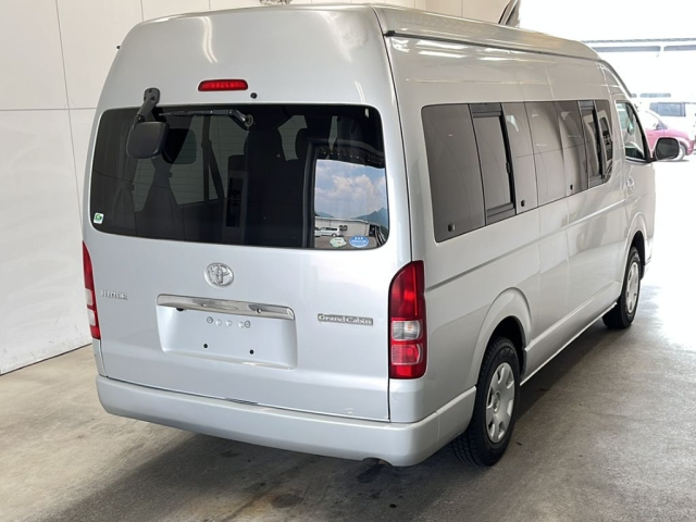 TOYOTA HIACE 2010
