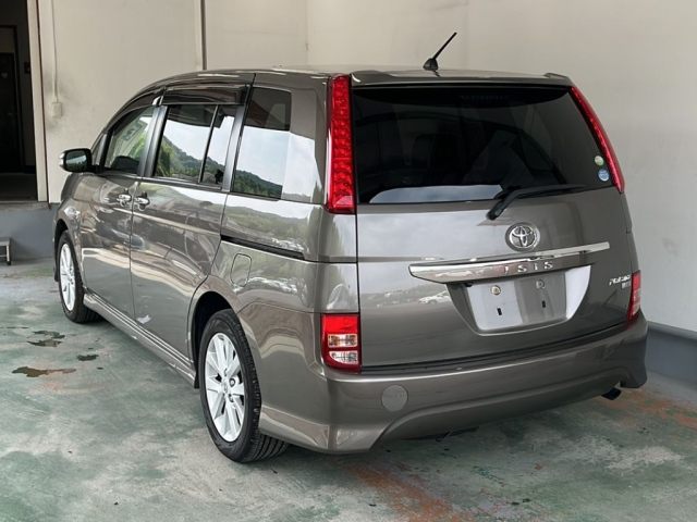 TOYOTA ISIS 2010