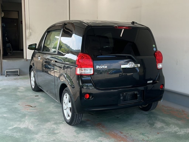 TOYOTA PORTE 2013