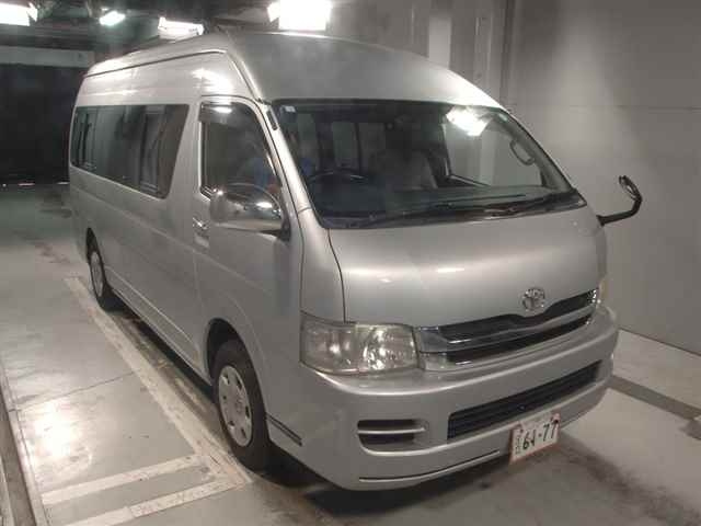 TOYOTA HIACE 2010