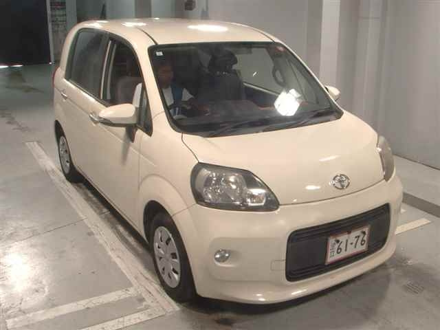 TOYOTA PORTE 2013