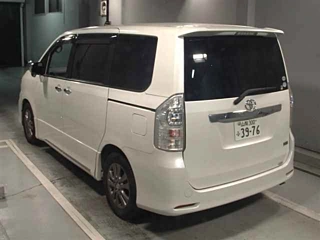 TOYOTA VOXY 2012