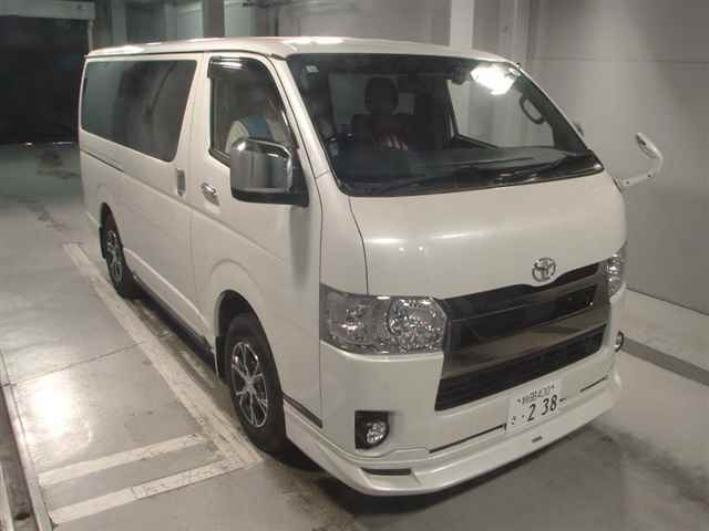 TOYOTA HIACE VAN 2021
