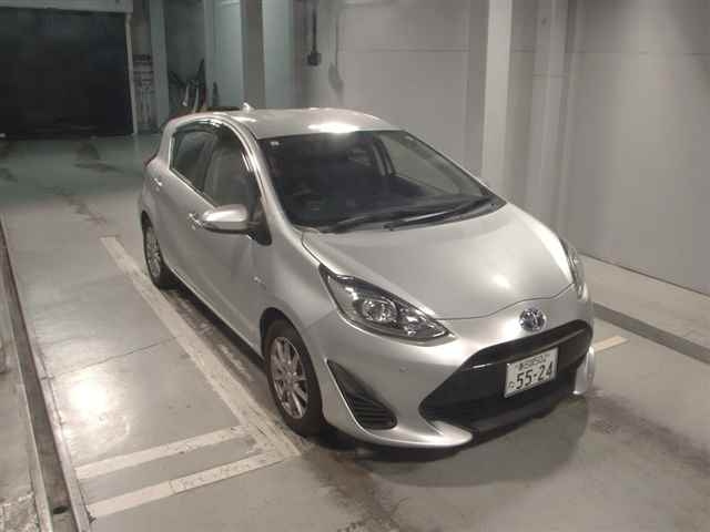 TOYOTA AQUA 2017