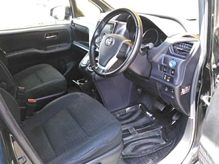TOYOTA VOXY 2014