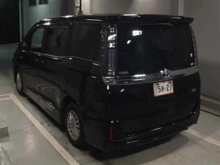 TOYOTA VOXY 2014