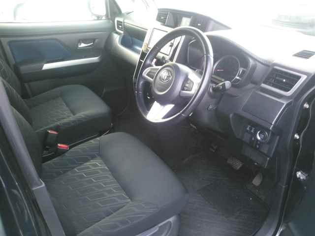 TOYOTA ROOMY 2016