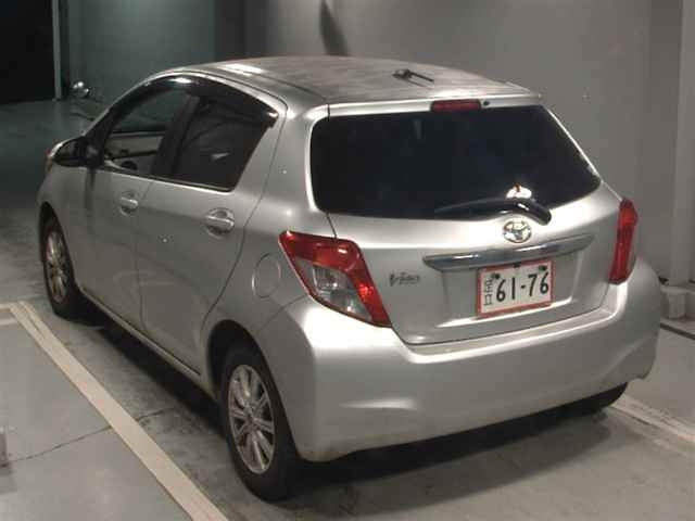 TOYOTA VITZ 2011