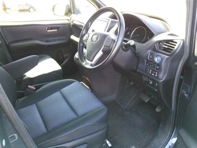 TOYOTA NOAH 2016