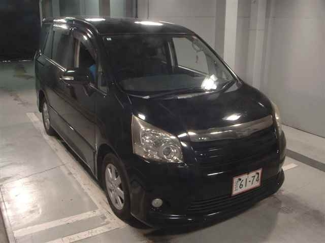 TOYOTA NOAH 2008