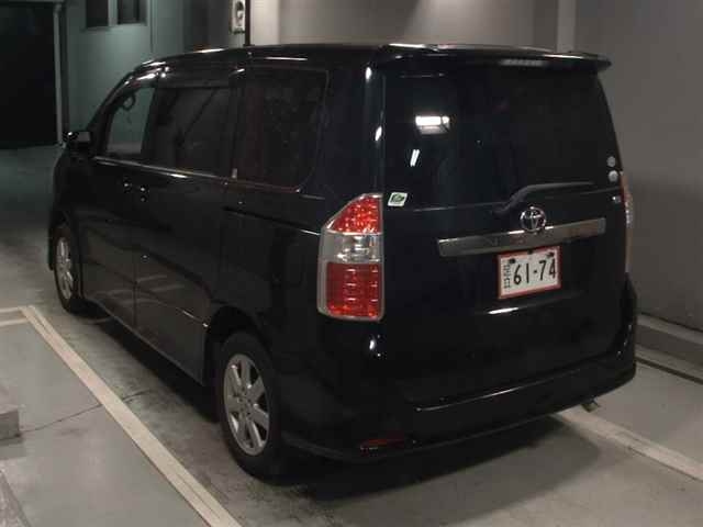 TOYOTA NOAH 2008