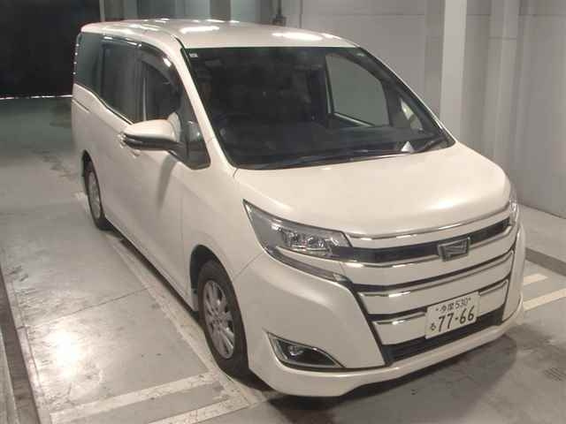 TOYOTA NOAH 2017
