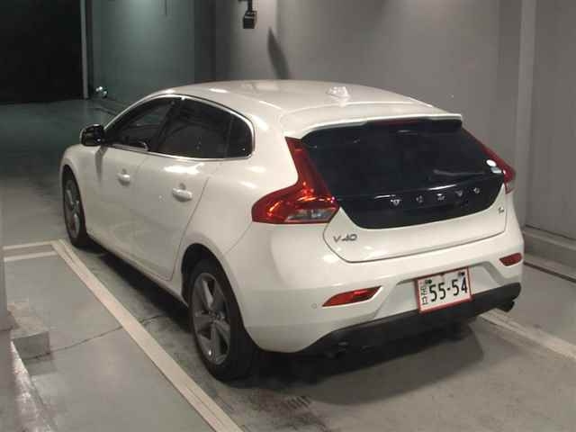 VOLVO V40 2015