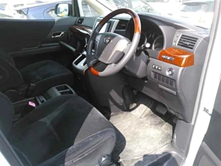 TOYOTA VELLFIRE 2011