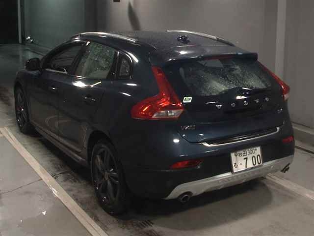 VOLVO V40 2017