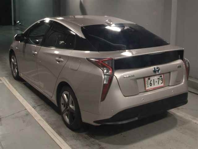 TOYOTA PRIUS 2016