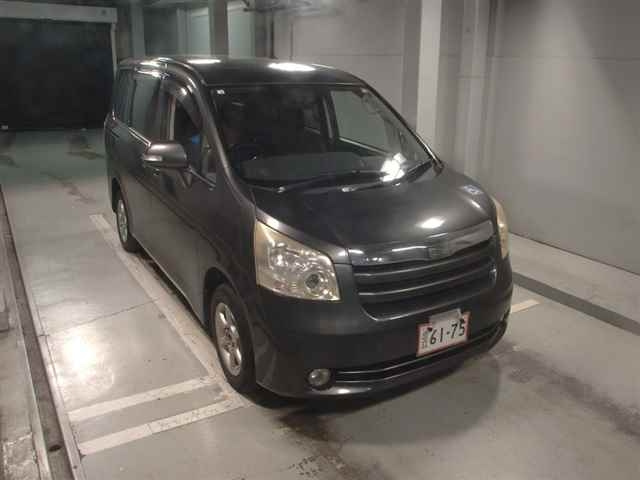 TOYOTA NOAH 2008