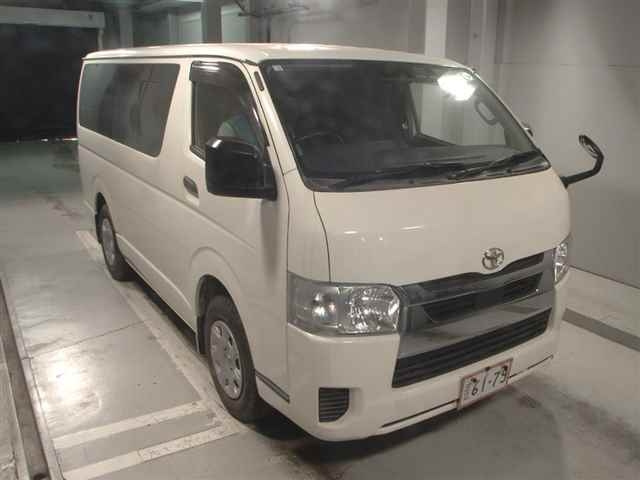 TOYOTA HIACE VAN 2020