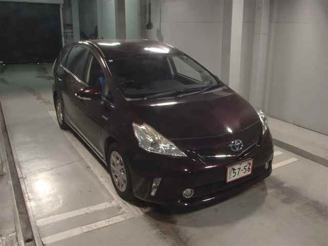 TOYOTA PRIUS ALPHA 2014