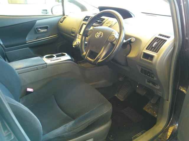 TOYOTA PRIUS ALPHA 2014