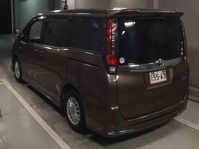 TOYOTA NOAH 2014