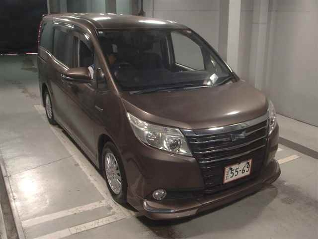 TOYOTA NOAH 2014