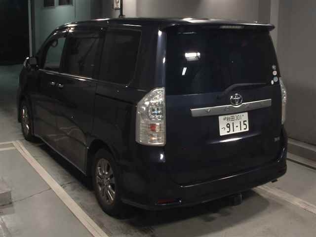 TOYOTA VOXY 2011