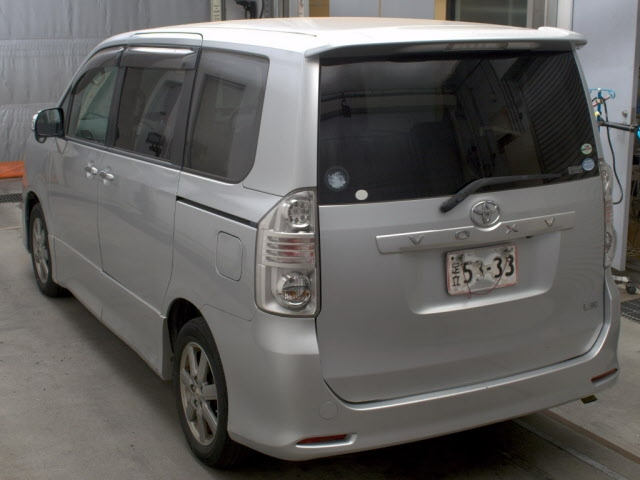 TOYOTA VOXY 2009