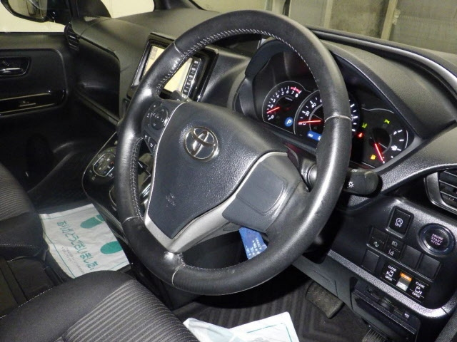 TOYOTA VOXY 2019