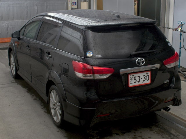 TOYOTA WISH 2010