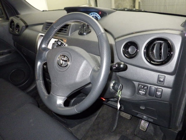 TOYOTA BB 2010