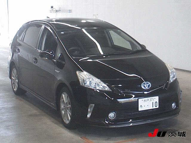 TOYOTA PRIUS ALPHA 2013