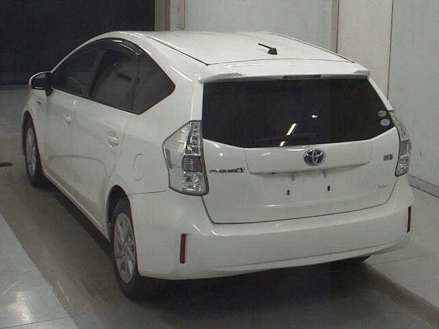 TOYOTA PRIUS ALPHA 2013