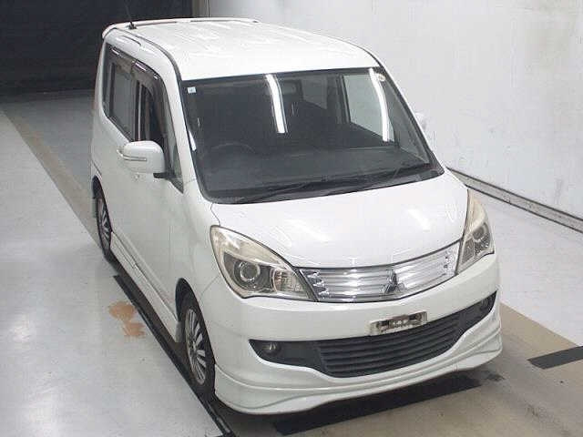 MITSUBISHI DELICA D2 2011