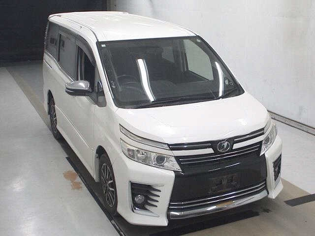 TOYOTA VOXY 2014