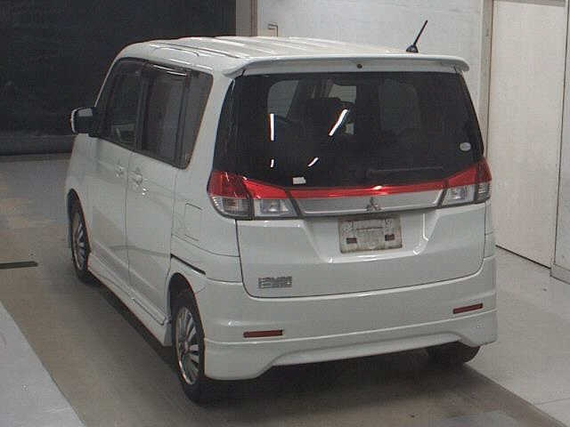MITSUBISHI DELICA D2 2011