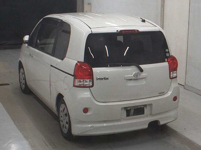 TOYOTA PORTE 2013