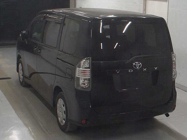 TOYOTA VOXY 2010