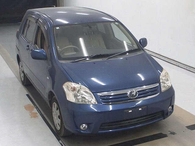 TOYOTA RAUM 2010
