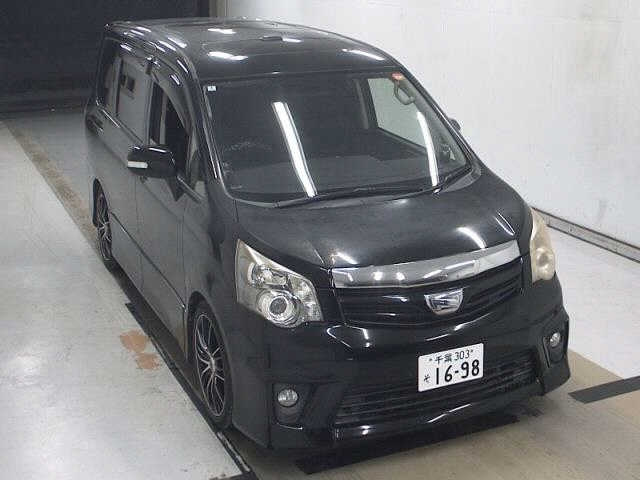 TOYOTA NOAH 2012