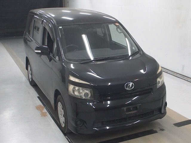 TOYOTA VOXY 2010
