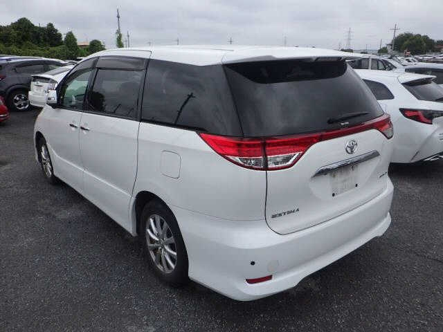 TOYOTA ESTIMA 2010