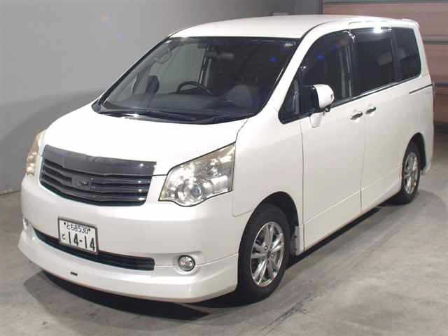 TOYOTA NOAH 2011