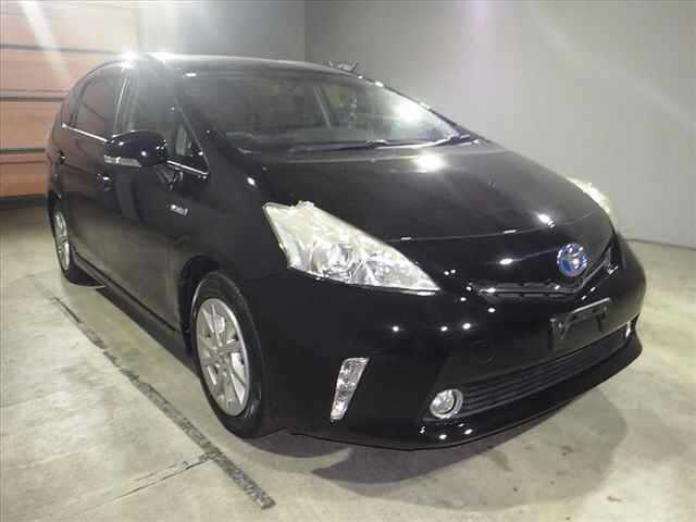 TOYOTA PRIUS ALPHA 2012