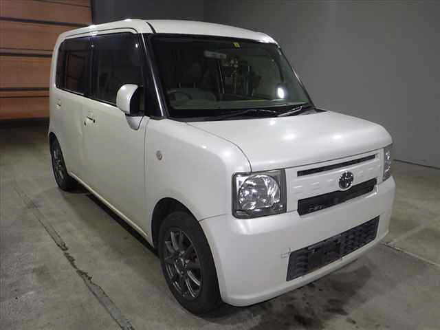 TOYOTA PIXIS SPACE 2012
