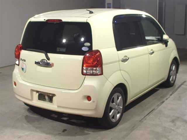 TOYOTA PORTE 2015