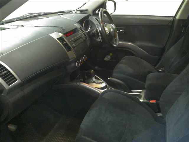 MITSUBISHI OUTLANDER 2011